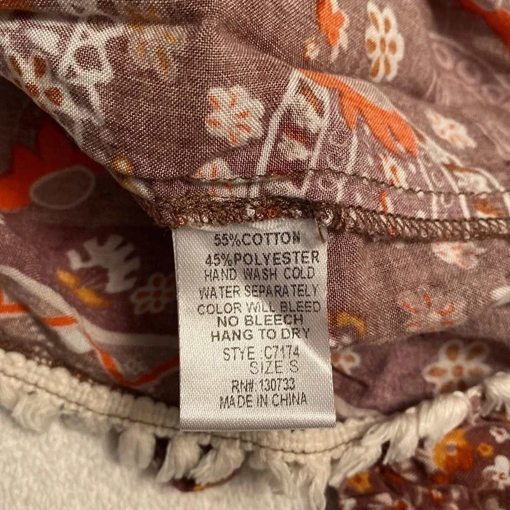 Umgee blouse cold shoulder floral/paisley print hook buttons on front Size Small - Picture 9 of 9